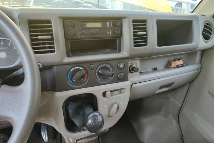 Used Suzuki Landy 2009 1.4L Manual Comfort Version Sunlight Edition
