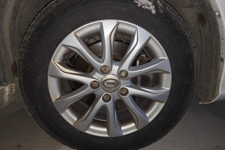 Used GAC Trumpchi GA3S Vision 2014 1.6L Manual Elite Edition Right Front Wheel Hub