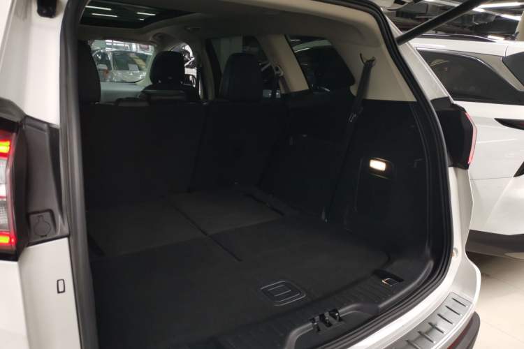 Used Ford Edge 2018 EcoBoost 245 Two-Wheel-Drive Titanium 7-Seater China V Standard Trunk