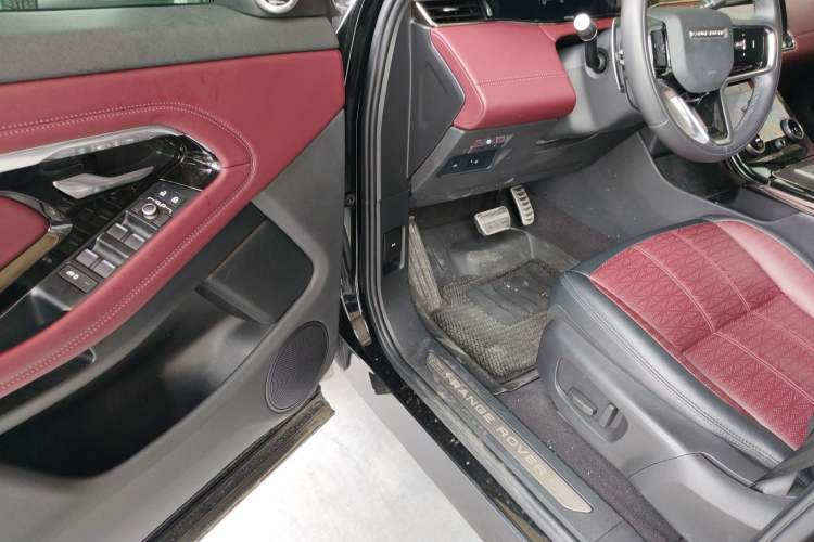 Used Land Rover Range Rover Evoque 2021 Range Rover Velar 249 PS R-Dynamic S Performance Edition
