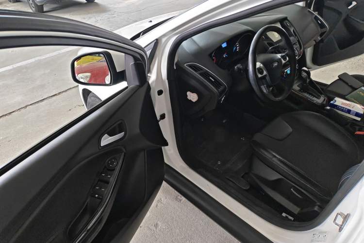 Used Ford Focus 2012 Hatchback 1.6L Automatic Fashion Edition