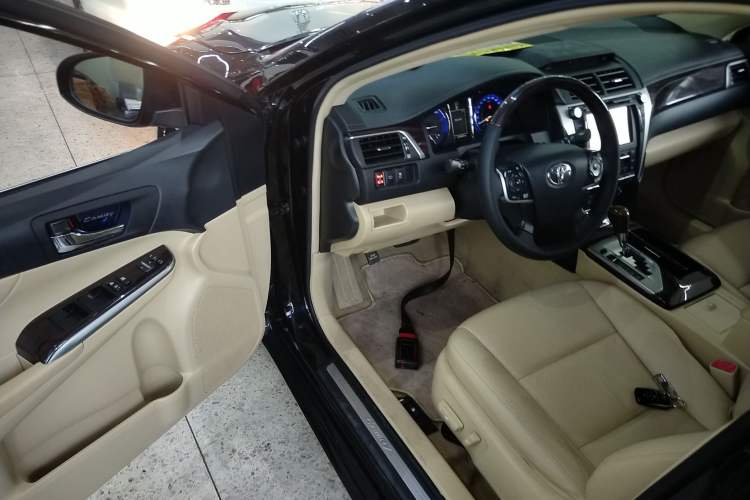 Used Toyota Camry 2015 Dual-Engine 2.5 HG Luxury Navigation Edition
