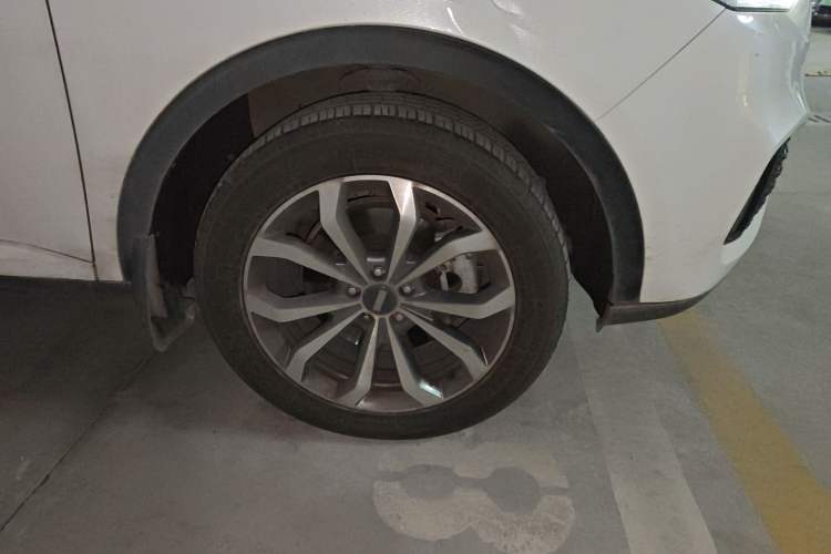 Used Wey VV6 2018 2.0T Two-Wheel-Drive Ultra-Luxury Version China V Standard
