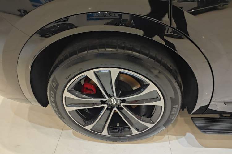 Used Hima AITO M8 2025 Extended-Range Ultra Version 53.4 kWh 6-Seater Edition
