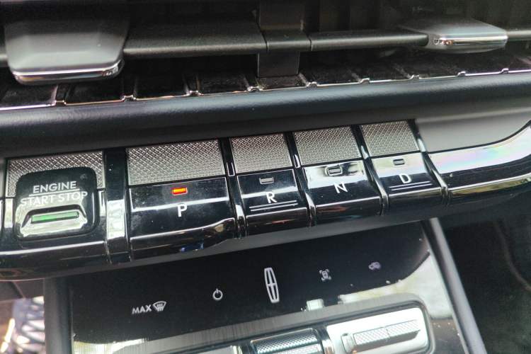 Used Lincoln Corsair 2024 1.5T Two-Wheel Drive Luxury Hybrid Version Gear Lever