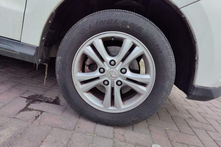 Used HYOSOW H3 2015 1.5L manual Comfort trim level Right Front Wheel Hub