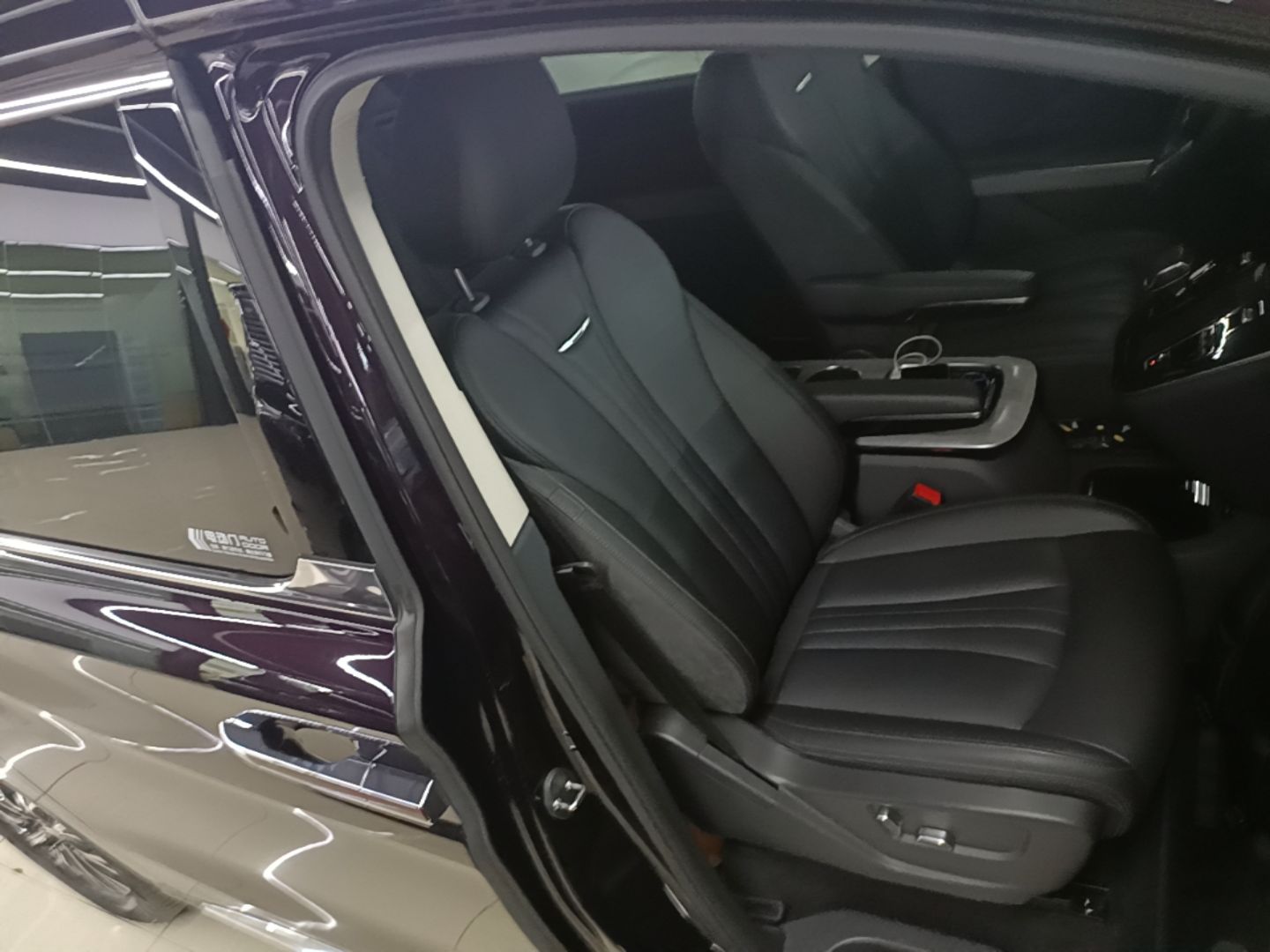Hongqi HQ9 PHEV 2024 2.0T Four-Wheel Drive Business Edition — снимка 19