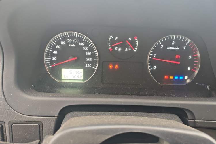 Used Foton Scenic G5 2022 2.0T Diesel Commercial Version Standard Window 5/6 Seats 4F20TC3
