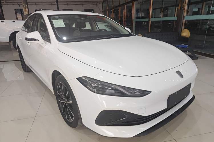 Used Roewe D7 2025 DMH 125km World Champion Edition Front Right 45 Deg