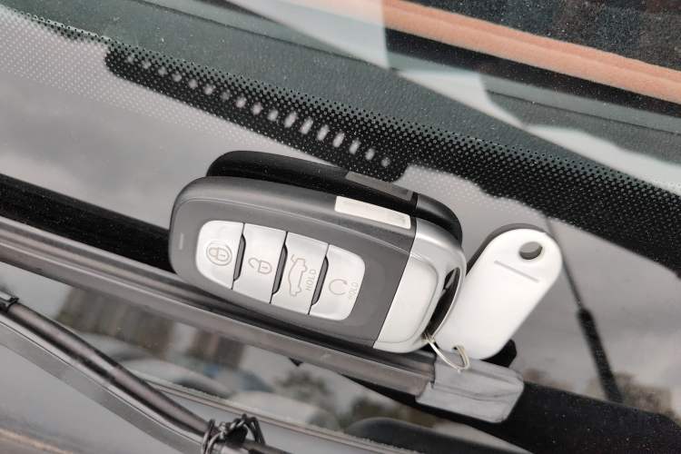 Used Hongqi H5 2022 Classic Model Facelift 1.5T DCT Qiyun Edition Vehicle Key