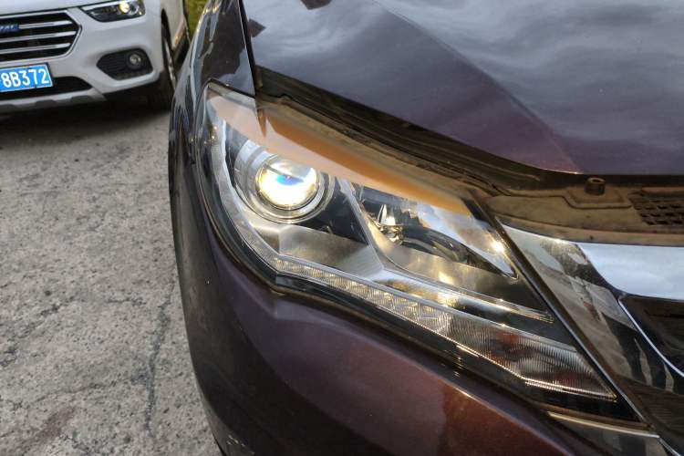 Used BYD S7 2015 2.0T Upgraded Automatic Luxury Version Right Front Headlight