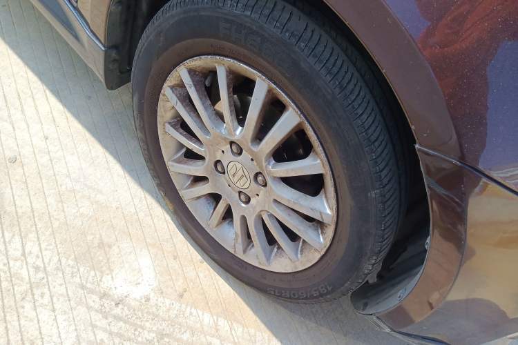 Used Suzuki Swift 2011 1.5L Automatic Fashion Edition Right Front Wheel Hub