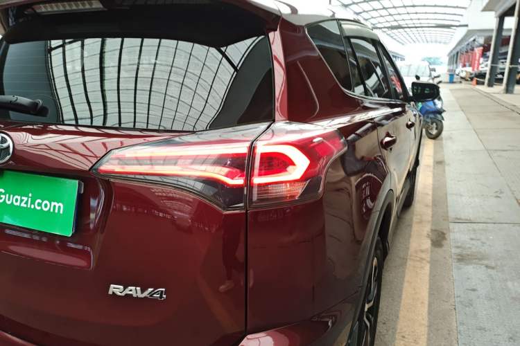 Used Toyota RAV4 2019 2.0L CVT Two-Wheel Drive Pioneer Edition China V Standard