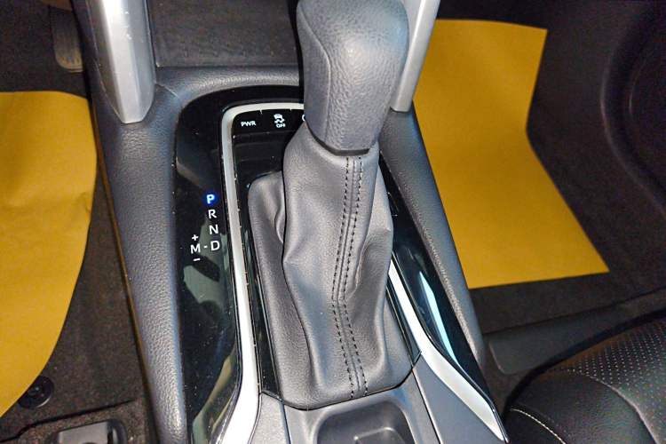 Used Toyota Corolla Cross 2023 2.0L Elite Edition Gear Lever