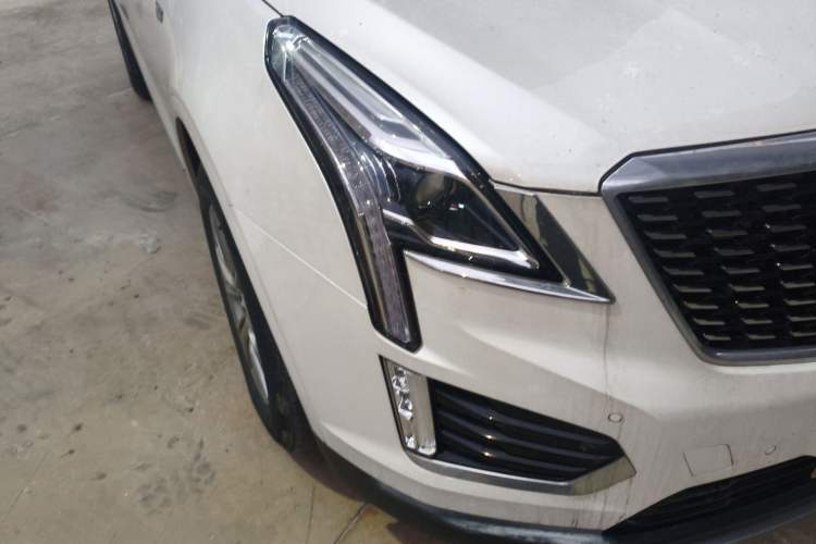 Used Cadillac XT5 2021 28T Luxury Model Right Front Headlight