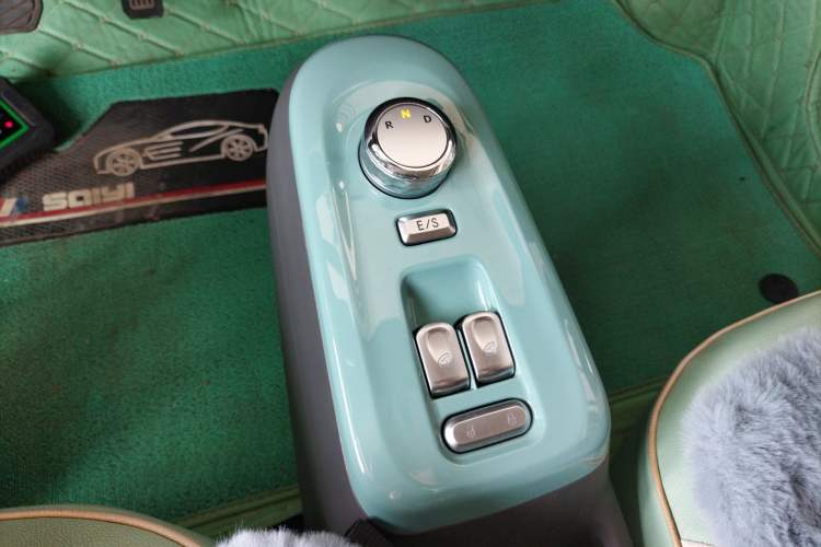 Used CHANGAN NEVO Lumin 2022 155 km – Refreshingly Sweet Edition Gear Lever