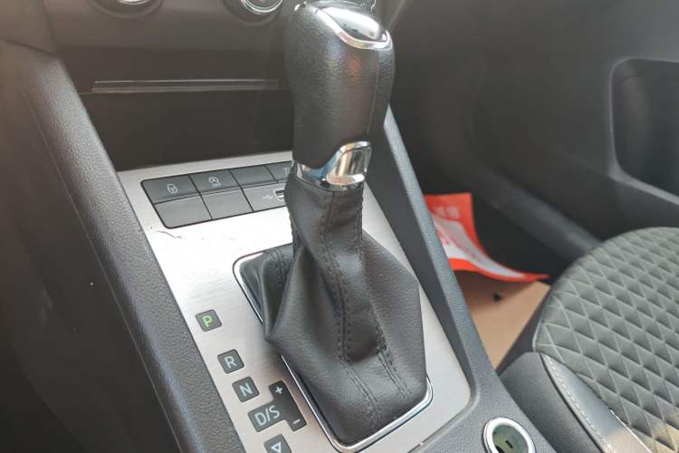 Used Skoda Octavia 2020 1.5L Automatic SmartDrive Luxury Edition Gear Lever