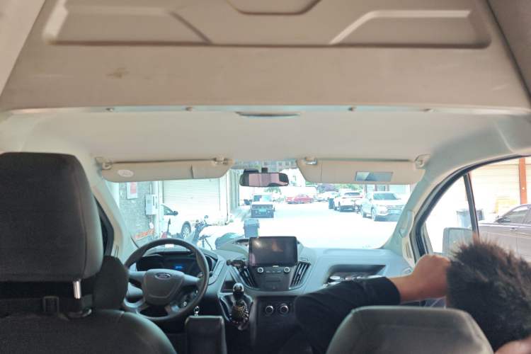 Used Ford Transit 2019 2.0T Diesel Multi-Purpose Commercial Vehicle Mid-Drive Mid-Roof 6-Seater China VI Standard