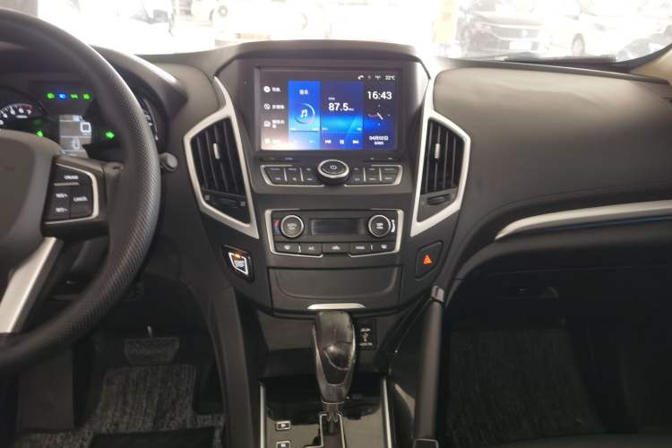 Used Dongfeng Aeolus AX7 2015 2.0L Automatic Zhiyi Trim
