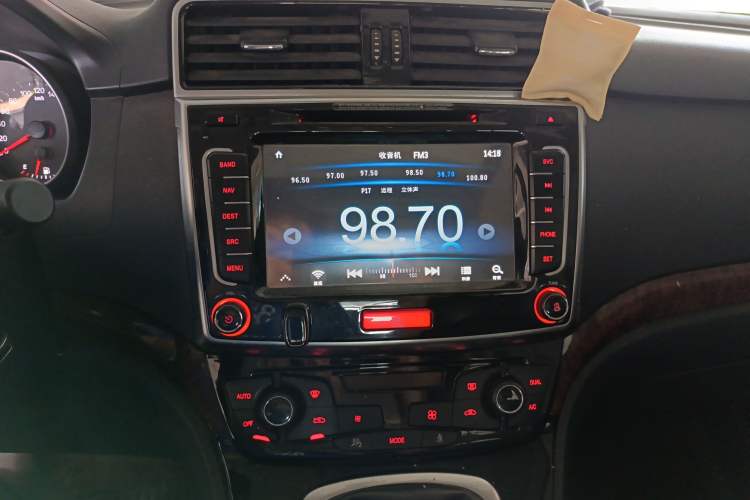 Used Haval H6 2014 Sport Edition 2.0T Diesel Manual Two-Wheel-Drive Elite Model Audio And AC Panel