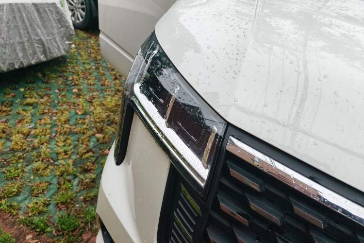 Used SAIC MAXUS Xintu V80 2023 2.0T Manual Classic Aoyuntong Long Wheelbase Mid-Height 6/7/8/9-Seater Right Front Headlight