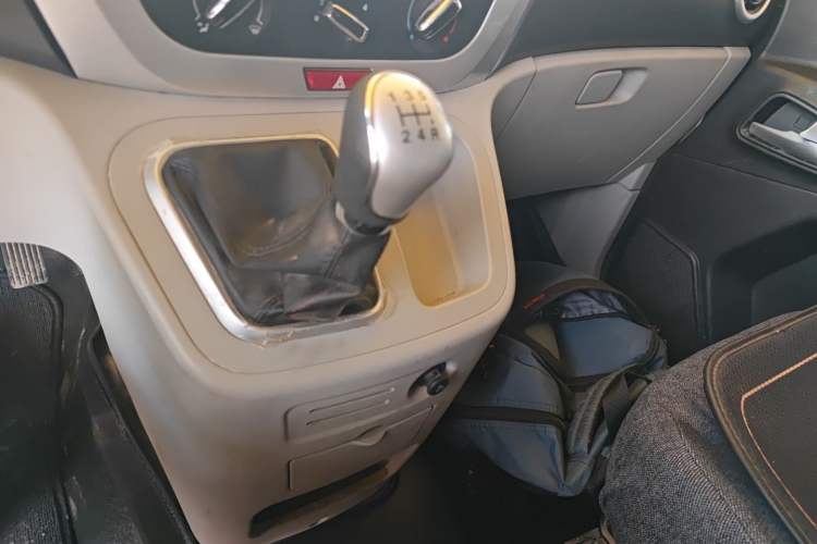 Used JAC Refine M3 2019 PLUS Maker Edition 1.8L Luxury Smart Model with 9 Seats Gear Lever