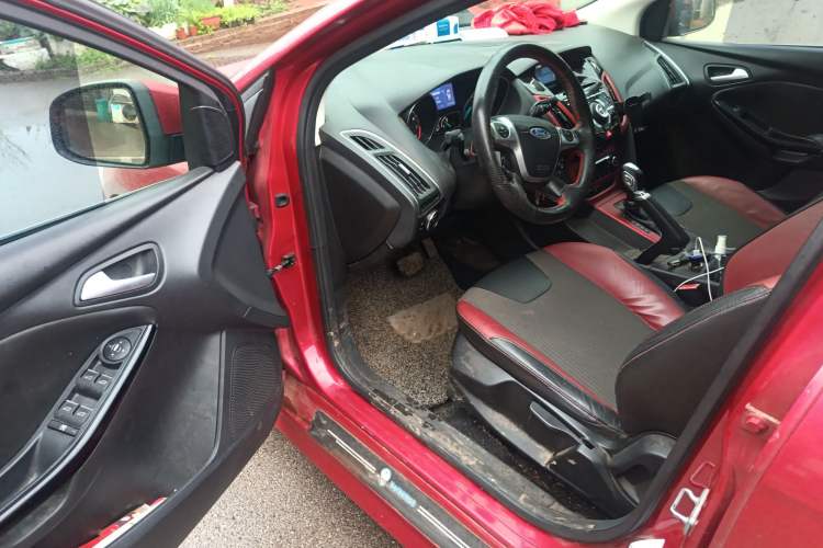 Used Ford Focus 2012 Hatchback 2.0L Automatic Luxury Sport Model
