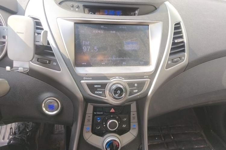 Used Hyundai Elantra (5th Generation / Langdong) 2016 1.6L Manual Luxury Model Audio And AC Panel