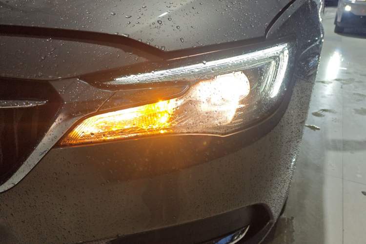 Used Buick GL6 2019 18T 6-Seater Connected Luxury Version China VI Standard Left Front Headlight