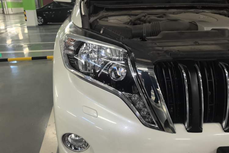 Used Toyota Prado 2016 3.5L Automatic TX-L NAVI Right Front Headlight