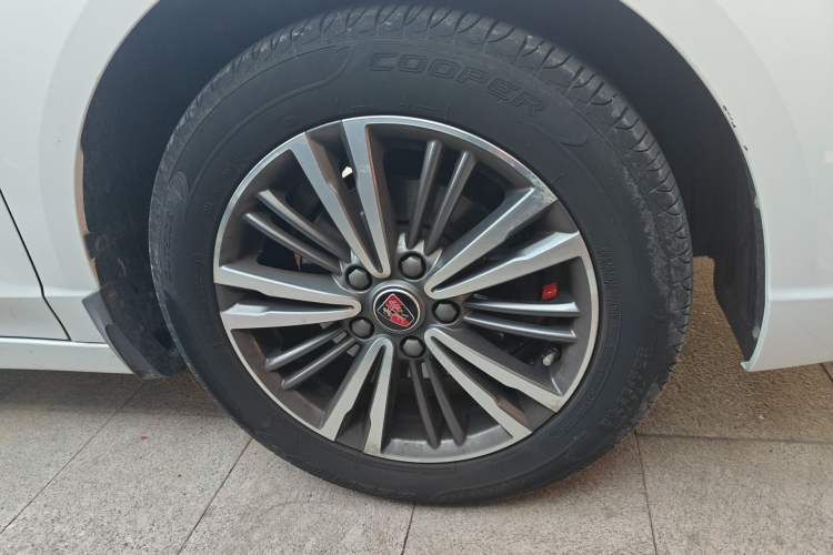 Used Roewe i5 2019 1.5L Manual 4G Connectable Langhao Edition Right Front Wheel Hub