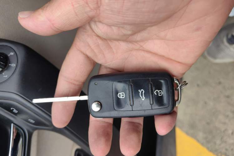 Used Volkswagen Polo 2011 1.6L Automatic ZhiKu Edition Vehicle Key