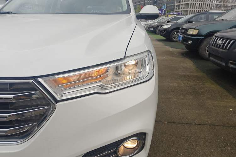 Used Haval H6 2017 Blue Label 2.0T Automatic Two-Wheel Drive Smart Edition Left Front Headlight