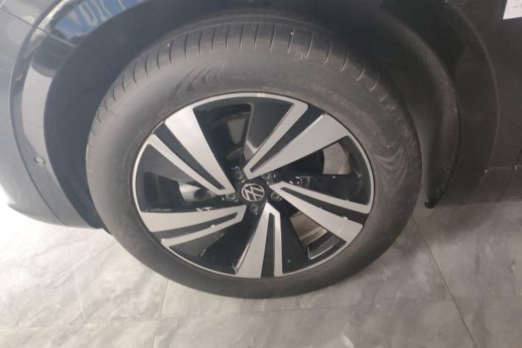 Used Volkswagen Tavendor 2024 380TSI All-Wheel-Drive R-Line Cruise Premium Edition Exterior 4