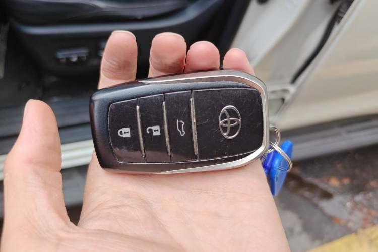 Used Toyota Prado 2016 2.7L Automatic Standard Edition Vehicle Key