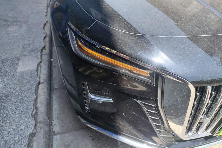 Used Hongqi H5 2024 2.0T Automatic Smart Connect Flagship Edition Right Front Headlight