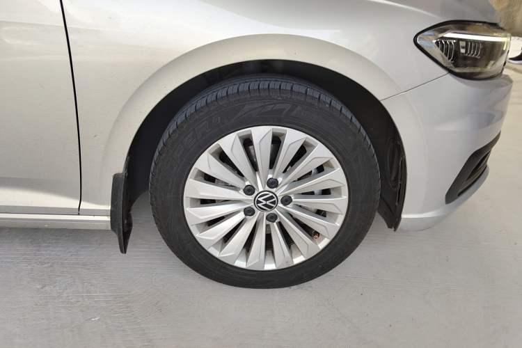 Used Volkswagen Lavida 2021 280TSI DSG Comfort Edition Right Front Wheel Hub