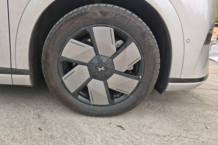 Used XPeng X9 2024 702 Ultra-Long Range Pro Right Front Wheel Hub