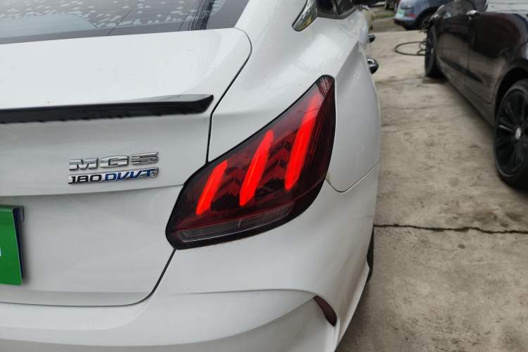 Used MG 5 2021 180 DVVT CVT Youthful Style Edition
