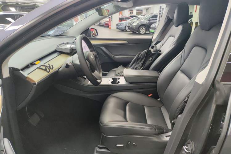 Used Tesla Model Y 2021 Long-Range All-Wheel-Drive Version
