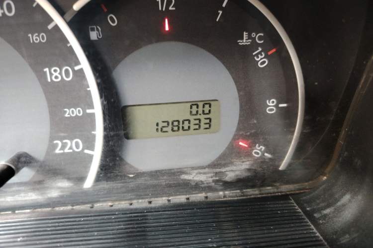 Used Volkswagen Jetta 2006 GIF Avant-Garde Millionth Anniversary Edition Odometer Close Up