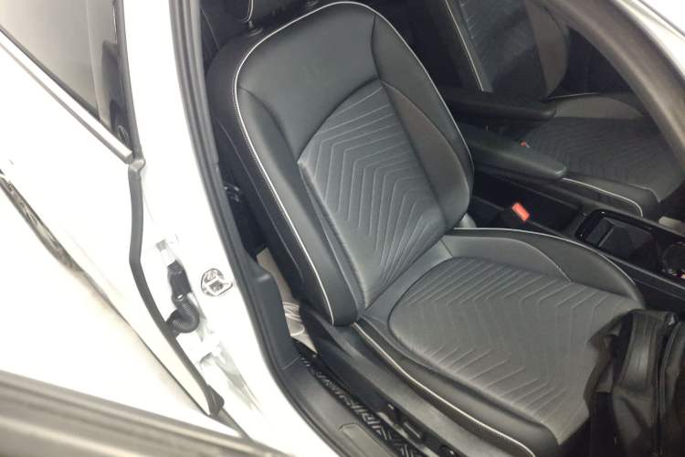 Used Volkswagen ID.3 2025 Smart Model Outstanding Oxygen Edition Right Front Seat