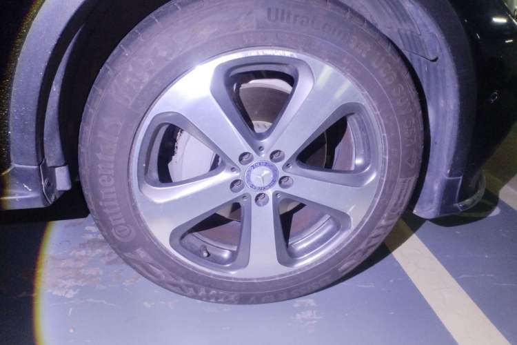 Used Mercedes-Benz GLC 2017 GLC 300 4MATIC Sport Edition Right Front Wheel Hub