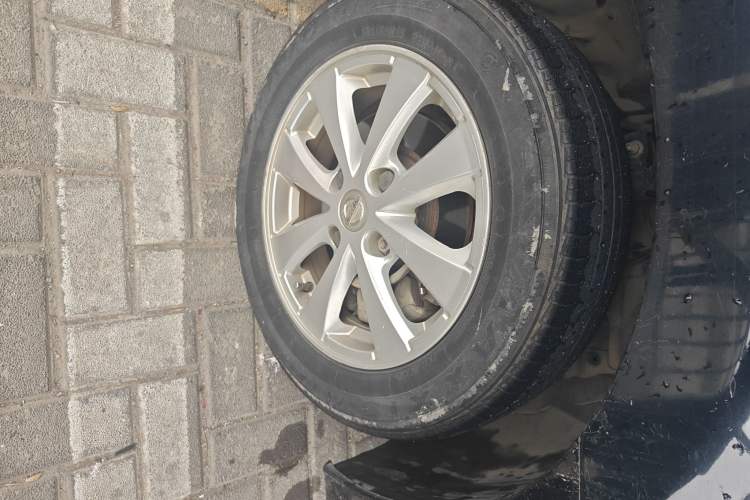Used Nissan Sylphy 2012 Classic 1.6XE Automatic Comfort Edition Right Front Wheel Hub