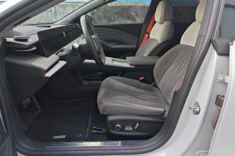 Used Geely Galaxy E8 2024 620 km All-Wheel-Drive Starship Performance Edition
