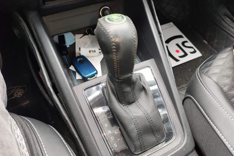 Used Skoda Kamiq 2018 1.5L Automatic Comfort Edition China VI Standard Gear Lever