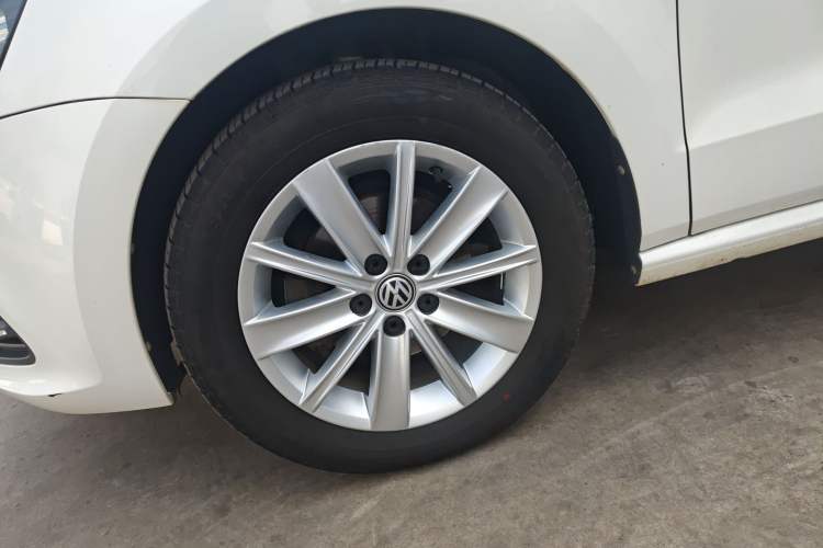 Used Volkswagen Polo 2014 1.4L Automatic Comfort Edition Left Front Wheel Hub