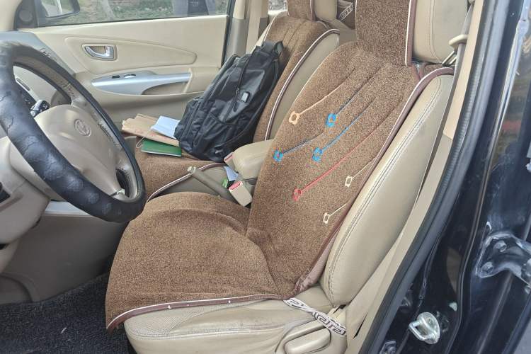 Used Hyundai Tucson 2009 2.0L Automatic Two-Wheel Drive with Sunroof Left Front Seat