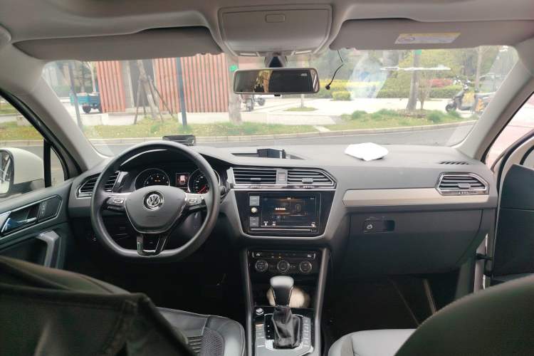 Used Volkswagen Tiguan L 2019 280TSI Automatic Two-Wheel Drive Panoramic Comfort Edition China V Standard Headliner