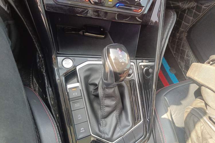 Used Volkswagen Tayron 2020 330TSI Two-Wheel Drive Luxury Smart Connectivity Version Gear Lever